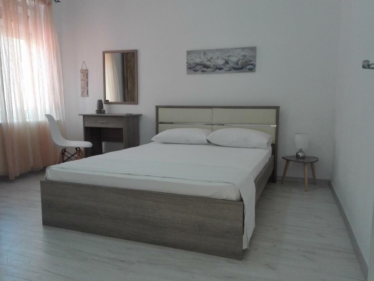 Luxury Apartment *